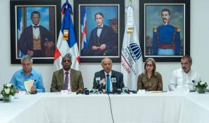 Prohíben a maestros la interacción fuera del aula y en redes con estudiantes