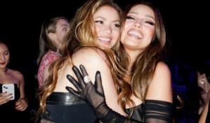 El abrazo de cariño y admiración entre Shakira y Thalía en evento de Billboard