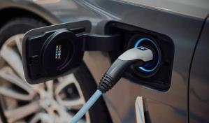 La industria de EE.UU. no satisface la demanda de vehículos eléctricos, indica estudio