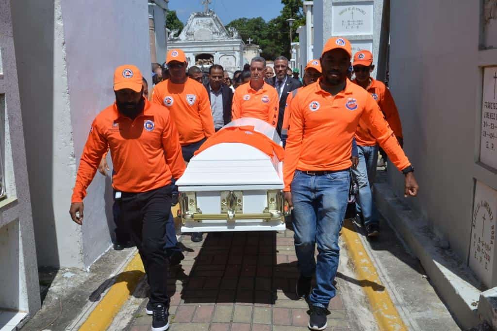 Sepultan fotorreportero. 