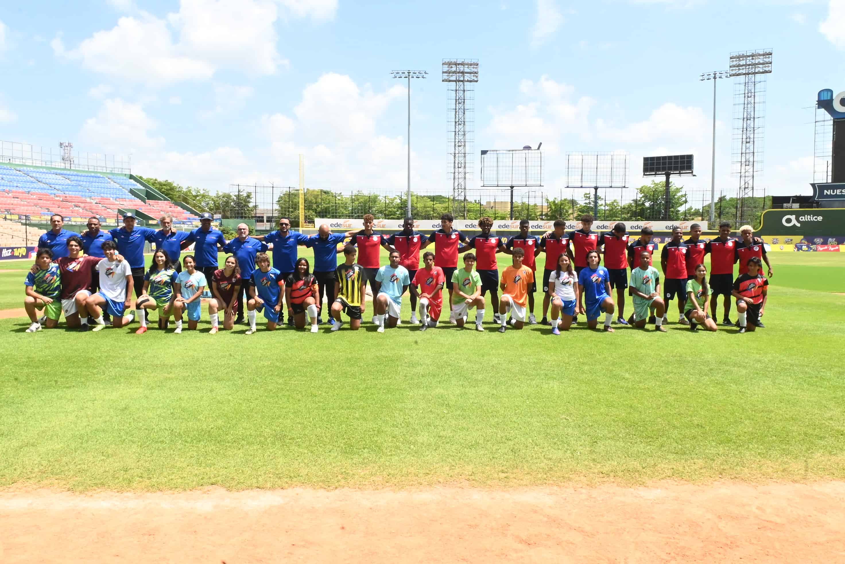 Selección SUB20 comparte con los capitanes de la Copa Malta Morena de Fútbol