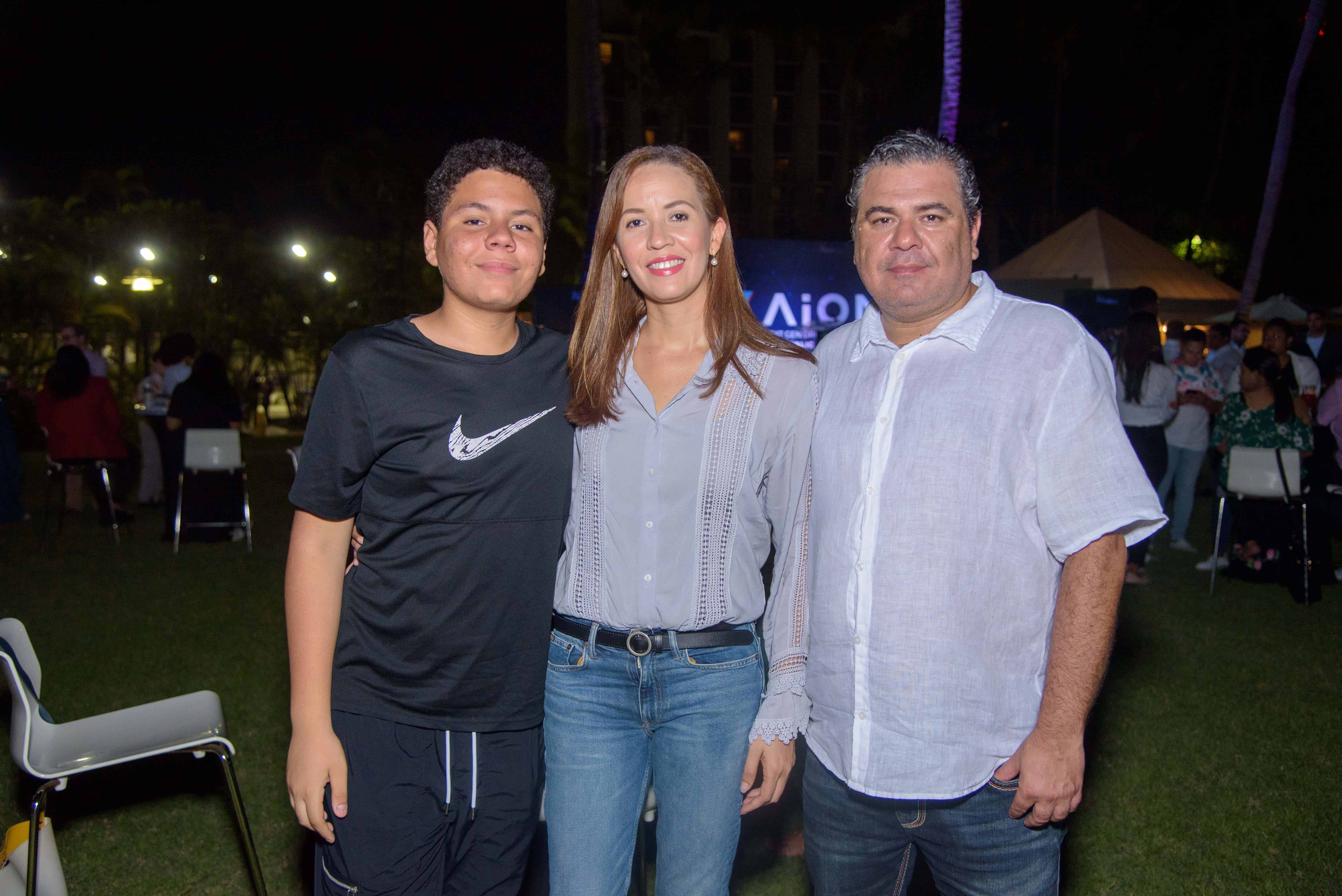 Dusan Piña Ramírez, Haydee Ramírez y Dusan Piña.