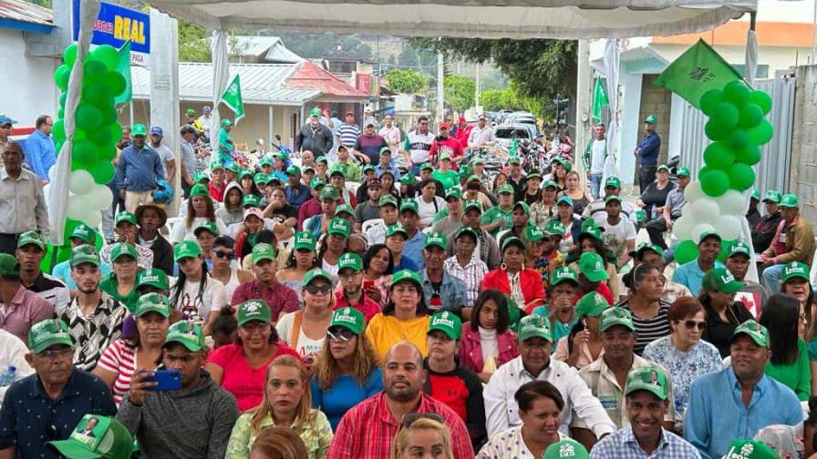 FP juramentan en Constanza a exdirigentes del PRM, PLD y otros partidos
