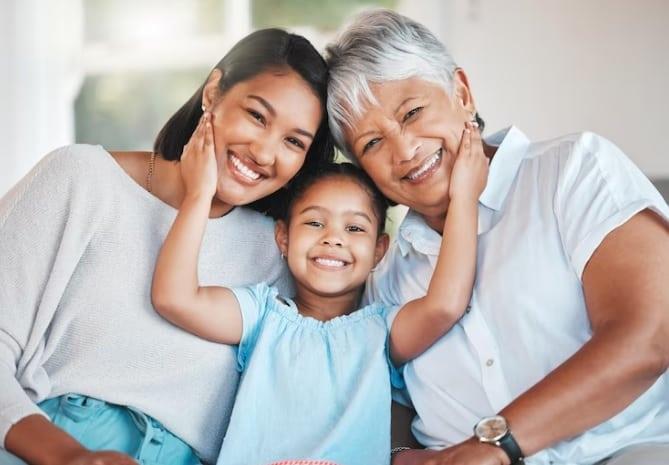 El poder de las abuelas: cómo su amor y sabiduría influyen en la vida de sus hijos y nietos
