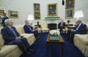Biden y McCarthy se reúnen para hablar del techo de deuda, pero no llegan a ningún acuerdo