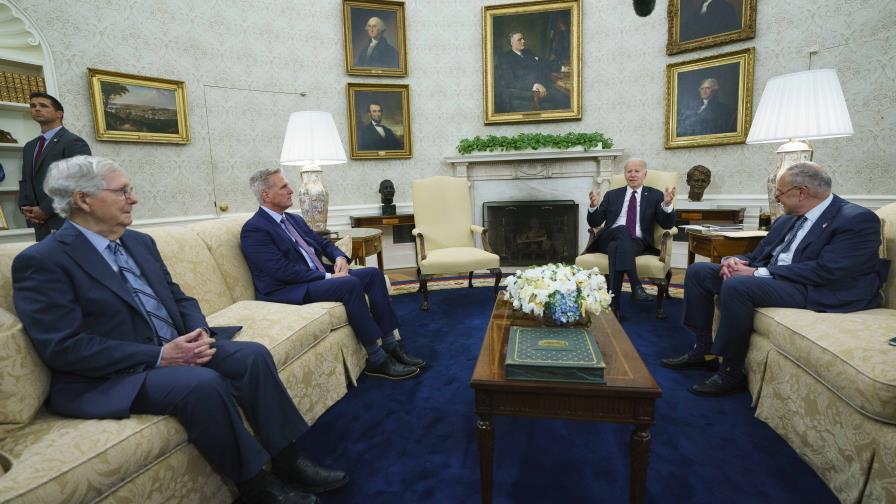 Biden y McCarthy se reúnen para hablar del techo de deuda, pero no llegan a ningún acuerdo