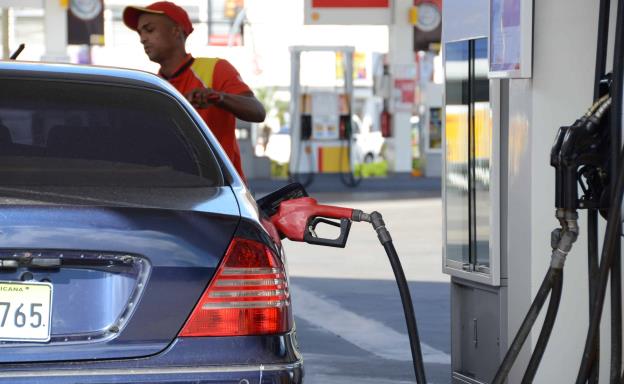 El Gobierno deja sin variaci&oacute;n el precio de los combustibles