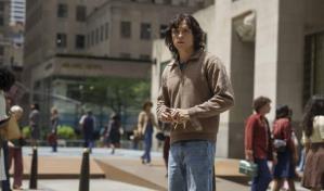 El británico Tom Holland protagoniza y produce la serie The Crowded Room