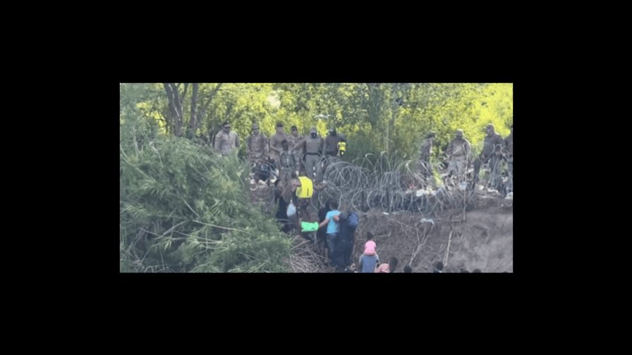 VIDEO| Migrantes varados en el río mientras buscan entrar a EE.UU.