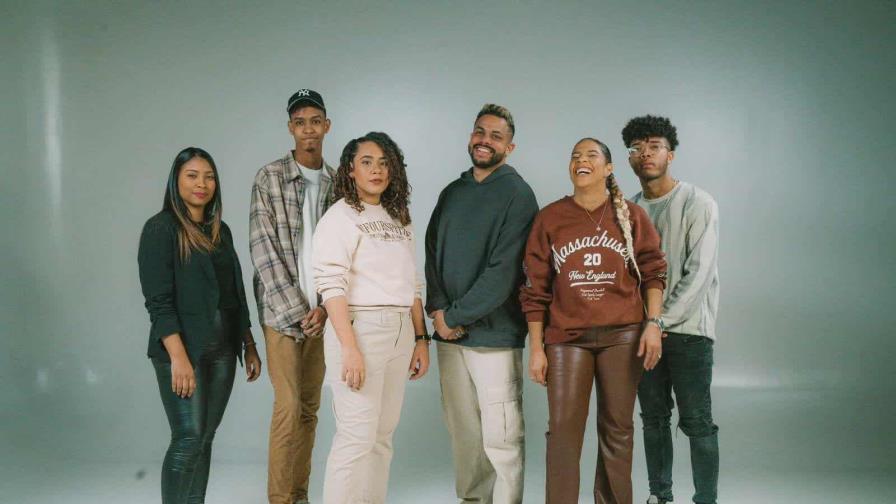 Grupo Hope estrena nueva alabanza “Monte Sinaí” Grupo Hope estrena nueva alabanza “Monte Sinaí”