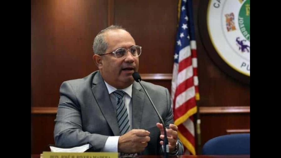 Detienen a legislador puertorriqueño por protestar contra instalación de una antena