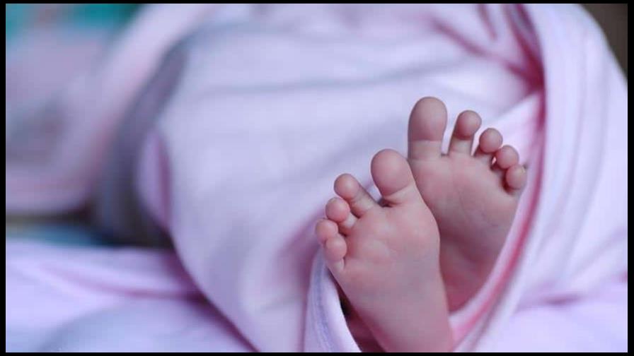 Nace el primer bebé en Reino Unido con ADN de tres personas