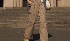 El pantalón cargo, una prenda centenaria que se renueva en pasarelas de moda