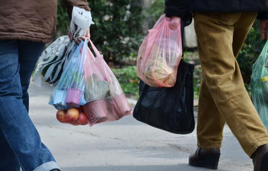 Malasia prohibirá completamente el uso comercial de las bolsas de plástico desde 2025