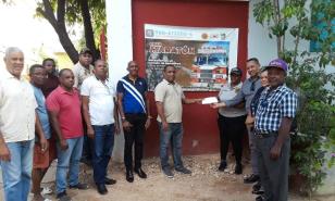 Senador de Independencia realiza donativo para comprar camión al Cuerpo de Bomberos de Duvergé