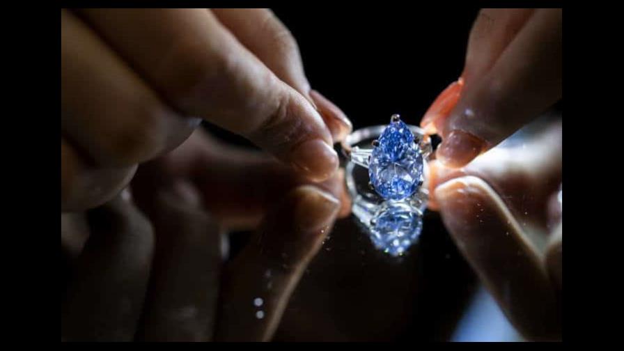 Subastan el anillo Laguna Blu, una de las joyas más caras de la casa Bulgari