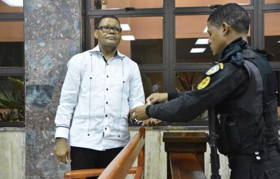Aplazan para el 16 de mayo juicio contra Arsenio Quevedo y exregidor