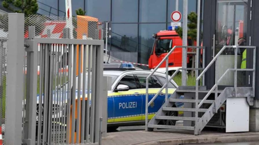 Dos muertos en ataque a tiros en fábrica de Mercedes en Alemania Dos muertos en ataque a tiros en fábrica de Mercedes en Alemania