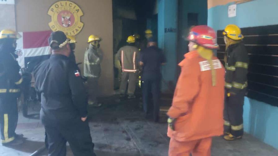 Incendio afectó la Plaza de los Buhoneros en la José Martí