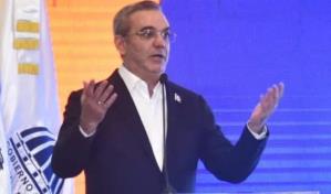 Presidente Abinader expresa condolencias a Abel Martínez por muerte de su madre