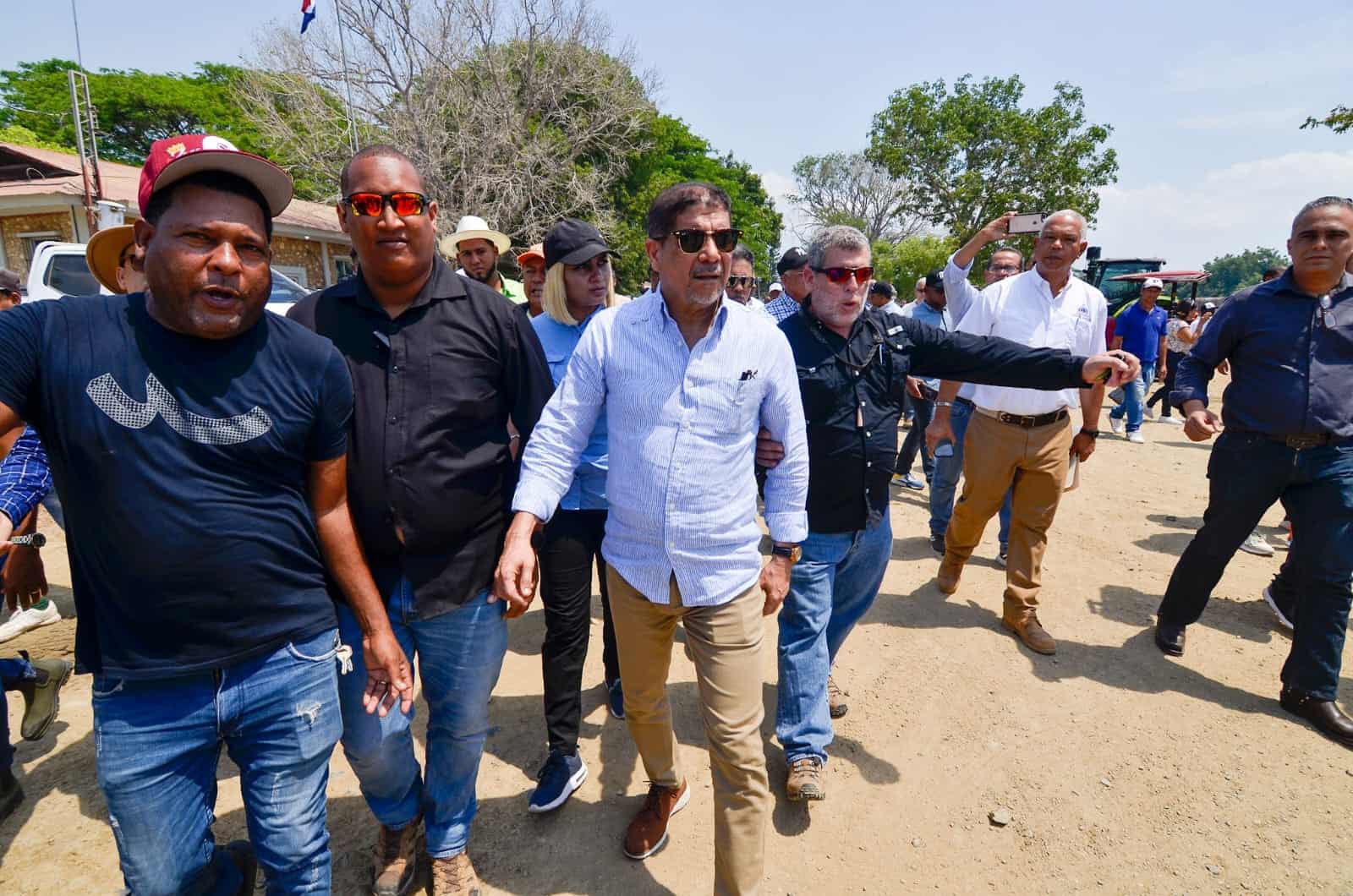 Durante el recorrido del ministro de Agricultura.