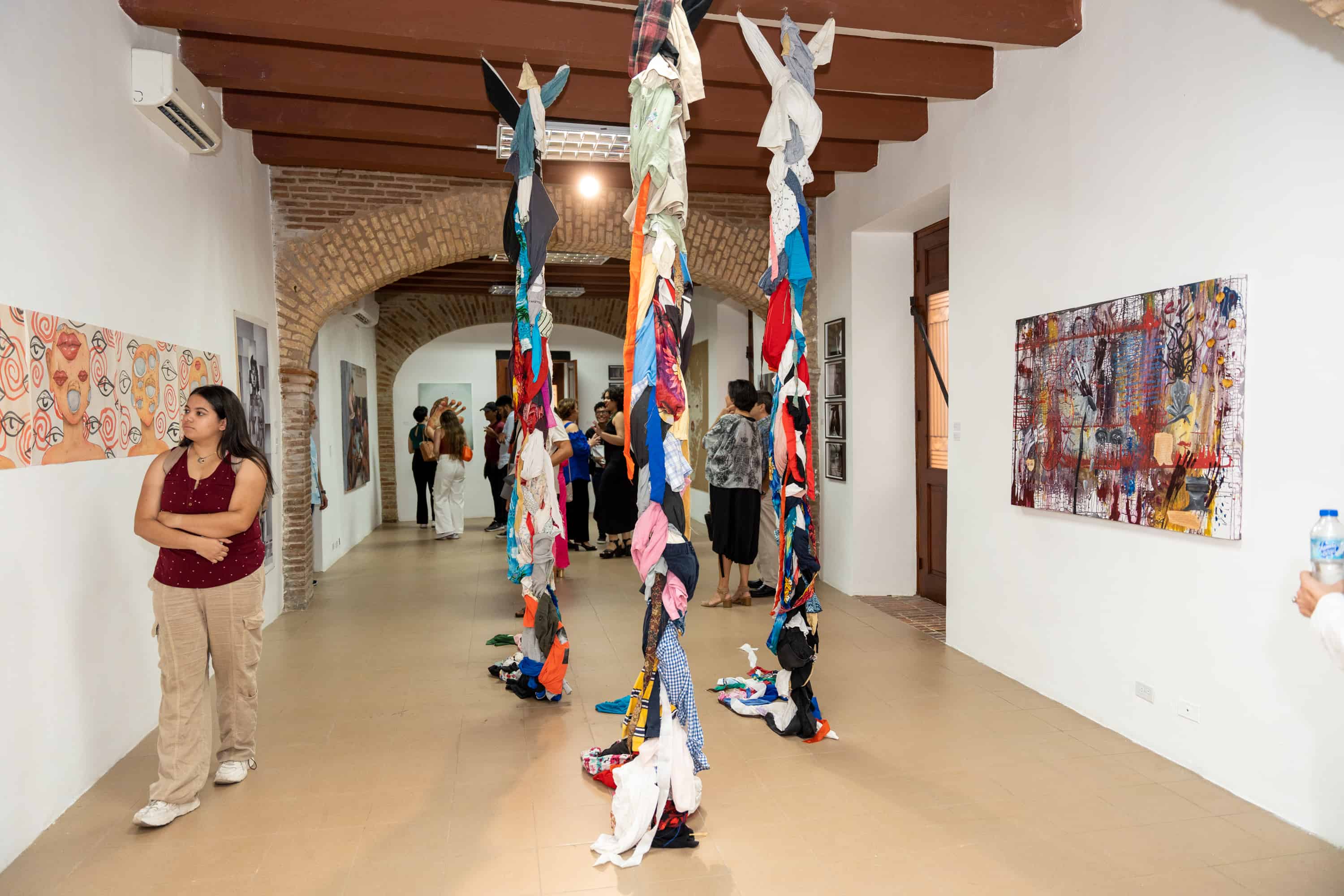 Se trata de la primera exposición colectiva de un grupo de 10 artistas emergentes.