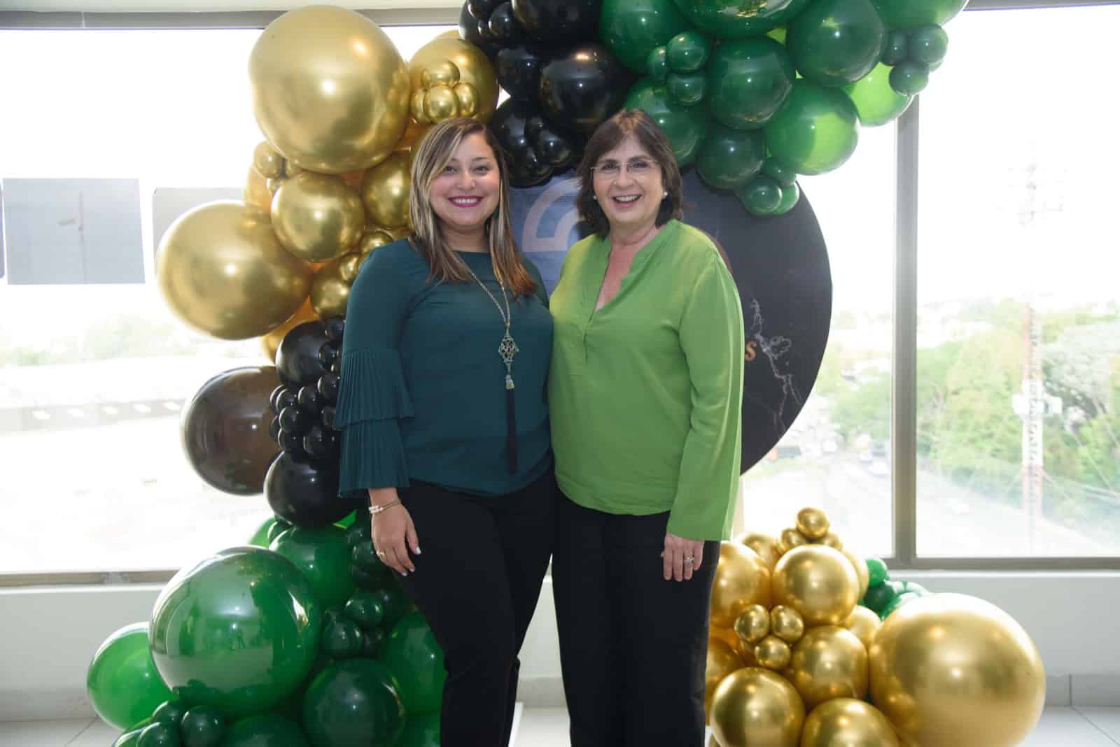 Laura Tirado y la directora Inés Aizpún.