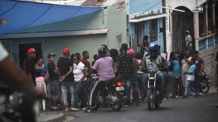 En medio de impotencia, velan restos de Yordy, víctima de los pleitos entre bandas en Los Guandules