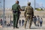 Mueren dos migrantes mexicanos en desierto cercano a la frontera con Texas