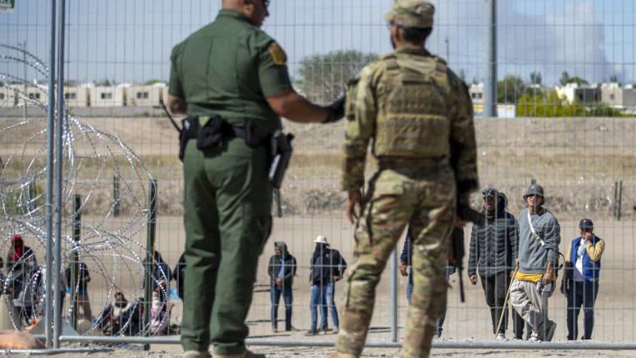 Mueren dos migrantes mexicanos en desierto cercano a la frontera con Texas