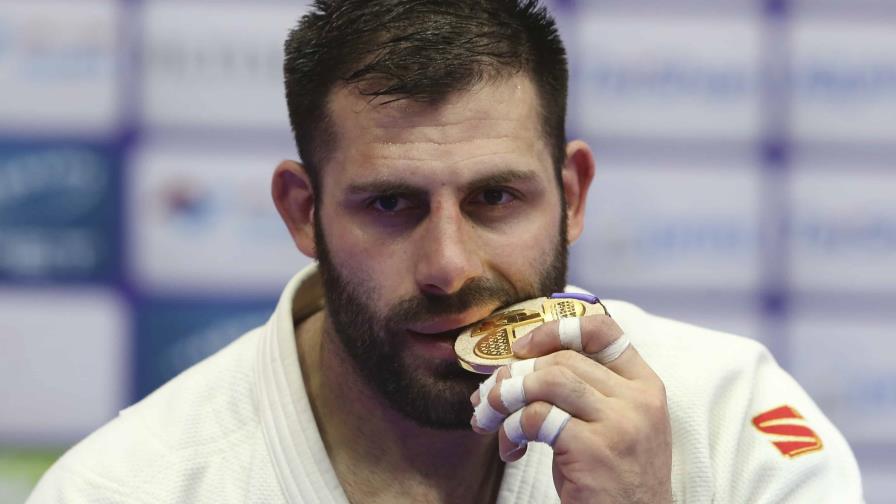 Oro para ruso Arman Adamian con bandera neutral en -100 kg del Mundial de judo