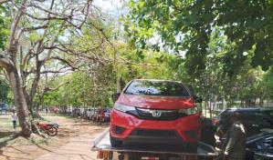 Miderec y Digesett retiran vehículos que ocupan áreas verdes en el Centro Olímpico