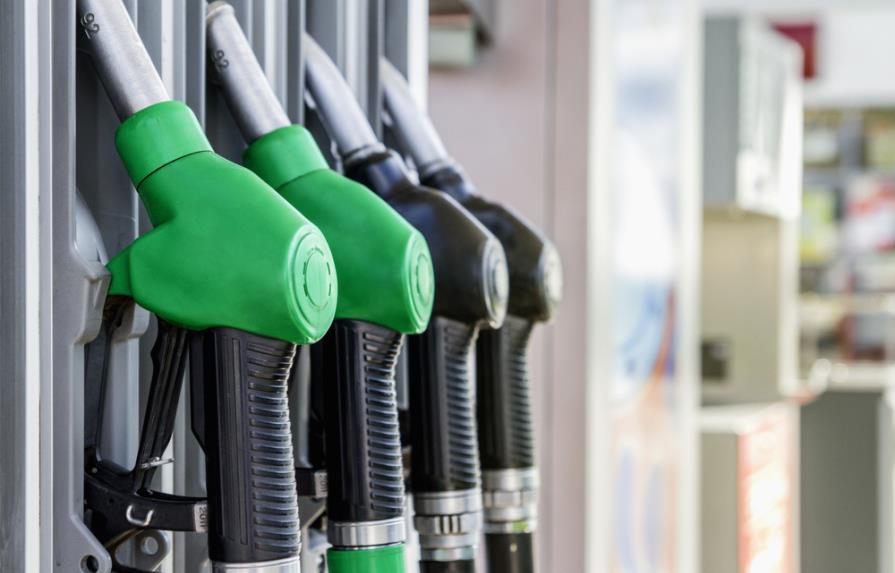 Después de un año congelados, el gobierno anuncia rebajas a precios de las gasolinas y el gasoil