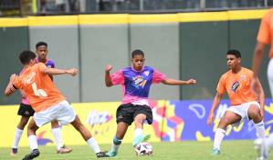 Joseph Valdez anota un gol para el fair play en la Copa Malta Morena de Fútbol