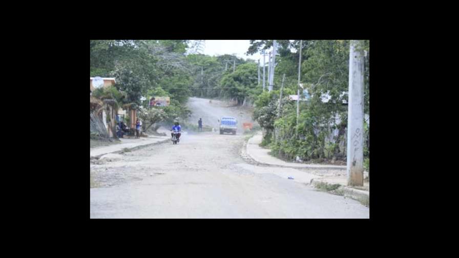 Ciudadanos se quejan por abandono de carretera en Hato Mayor