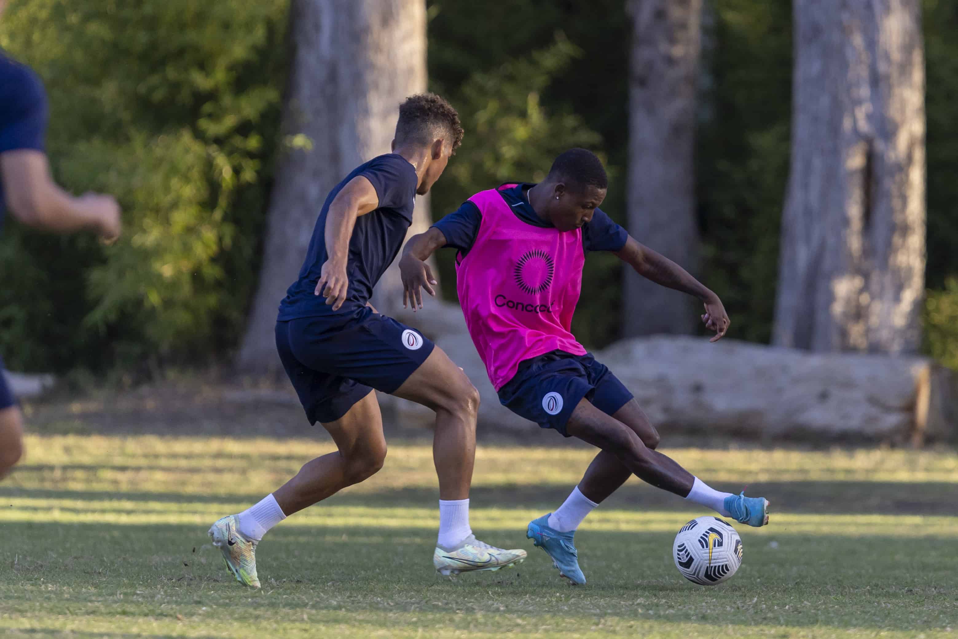 Yordy Álvarez, jugador de Atlántico FC, durante el entrenamiento de la Selección Dominicana Sub-20.