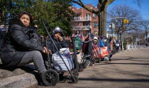 Continúa llegada de inmigrantes a Nueva York en medio de disputas