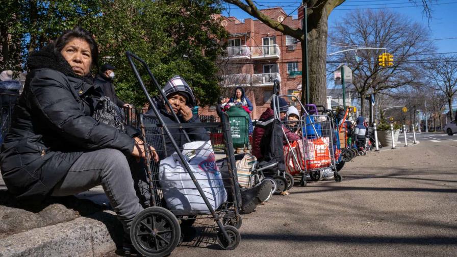 Continúa llegada de inmigrantes a Nueva York en medio de disputas