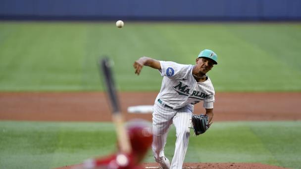 Eury Pérez ponchó siete en su debut en Grandes Ligas