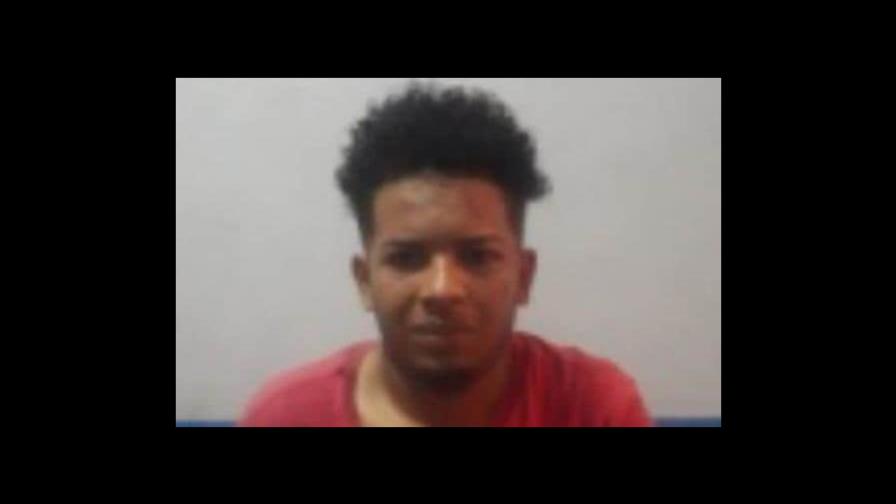 Apresan hombre acusado de asaltar mujer en Santiago