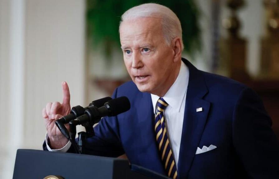 Presidente Joe Biden regaña a un reportero con un cállate