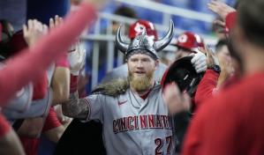 Fraley vuelve a conectar un jonrón; Rojos vence a Marlins