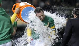 Atléticos remontan en 10mo ante Rangers con jonrón de Brent Rooker