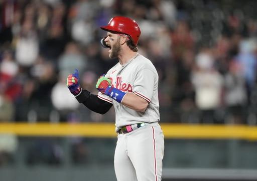 Doble de Harper en la 8va rompe el empate; Filis derrotan a Rockies