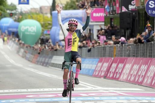 Roglic recupera terreno en el Giro; Healy gana la octava etapa