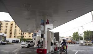 No es suficiente, pero vamos ahí, dicen usuarios ante rebajas a los combustibles