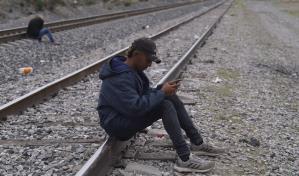 Hallan a más de 60 familias de migrantes viviendo en un invernadero en ruinas en California