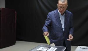 Erdogan gana elecciones en Turquía pero tendrá que ir a segunda vuelta