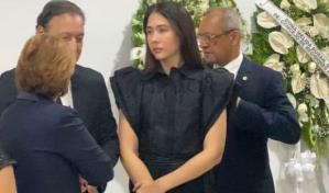 Familiares y amigos velan restos de madre de Abel Martínez en Santiago