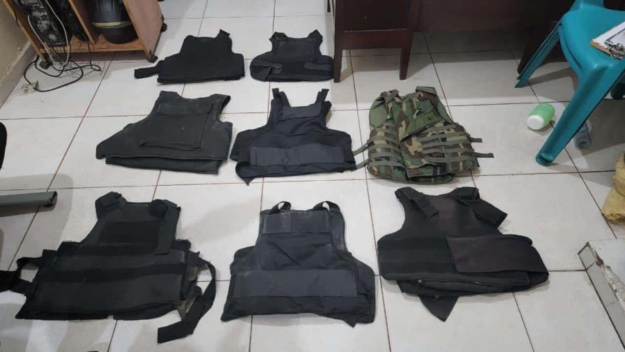 Policía ocupa drogas y ocho chalecos antibalas durante operativo en Moca Policía ocupa drogas y ocho chalecos antibalas durante operativo en Moca